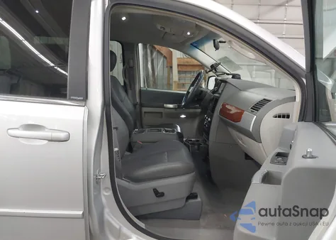 2008 Chrysler Town & Country Touring z USA, uszkodzony, nr VIN 2A8HR54P18R621688